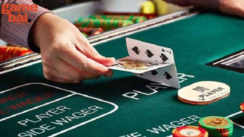 Tìm hiểu về bài và luật chơi Baccarat online